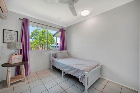 LOW MAINTENANCE COSY LIVING + 13KW SOLAR SYSTEM - Photo 5