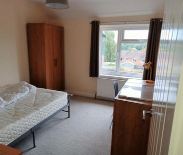 4 bedroom House To Let - Photo 2