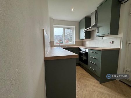 3 bedroom semi-detached house to rent - Photo 3