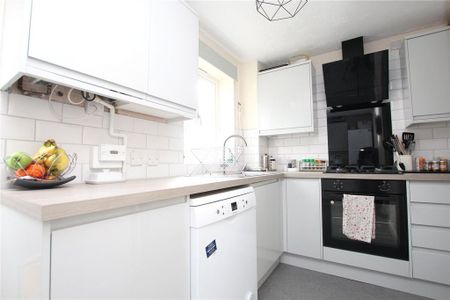 3 bedroom terraced house to rent - Photo 4