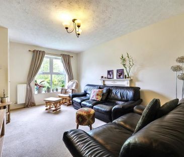 3 bedroom semi-detached house to rent - Photo 2