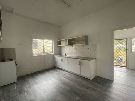 2 Bedroom Home With Lock Up Garage - Photo 3