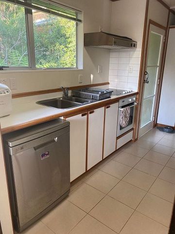 Spacious Family Home with Double Garage - Photo 4