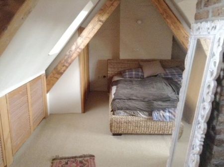 Luftig möblierte Maisonette im französischen Stil mit Dachterrasse - Photo 4