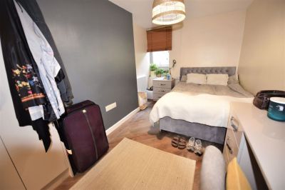 3 bedroom Flat in Flat 6, Leeds - Photo 2