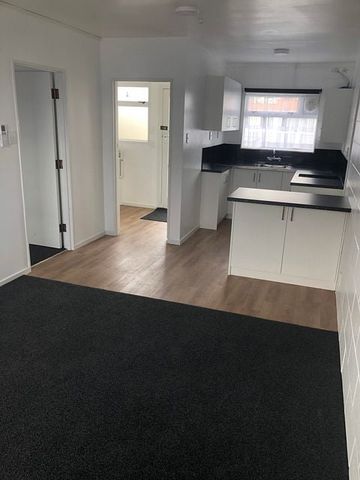 Newly upgraded/updated ground floor flat - Photo 5