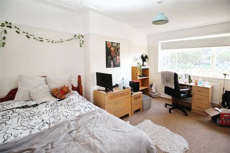 4 bedroom semi-detached house to rent - Photo 3