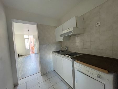 Location Appartement 2 pièces 34m² LE LAVANDOU 83980 - Photo 3