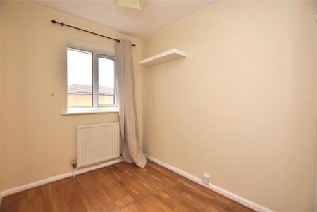 3 bedroom end of terrace house to rent - Photo 2