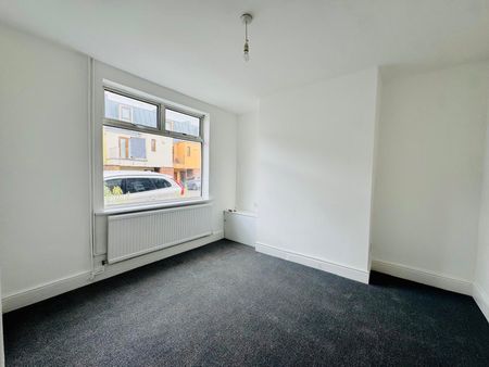 Cornwall Road, Kettering - Photo 3
