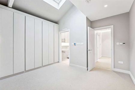 Cranley Mews, London, SW7 3BY - Photo 3