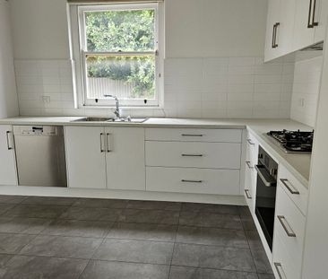 Freshly painted 3 Bedroom Home - Photo 5