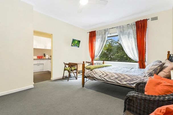 Studio in the perfect location - Photo 1