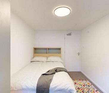 4 bedroom flat to rent - Photo 4