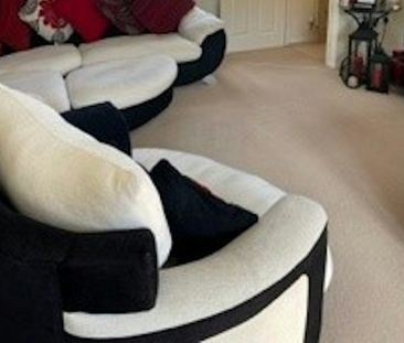 Coach House to rent on - Photo 2