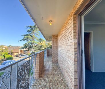 Impeccably presented comes this beautiful, easy to maintain and pri... - Photo 5