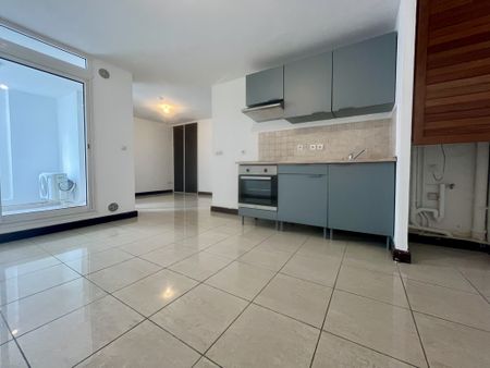 Location Appartement 1 pièce 30m² ST DENIS 97400 - Photo 2