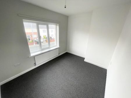 3 bedroom end of terrace house to rent - Photo 2