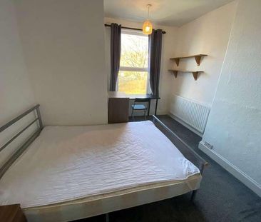 Knowle Avenue, Burley, Leeds, LS4 - Photo 4