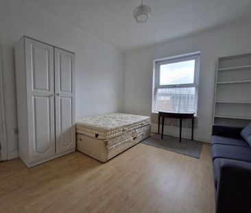 3 bedroom detached house to rent - Photo 3