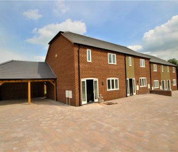 3 bedroom mid terrace to let - Photo 6