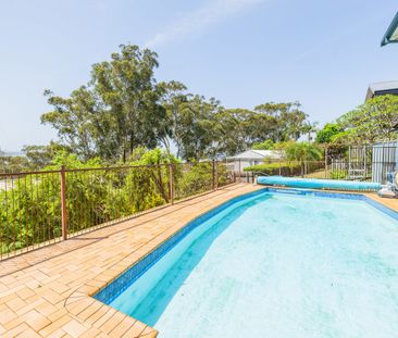 LUXURIOUS AND COMFORTABLE HOME WITH POOL - Photo 4