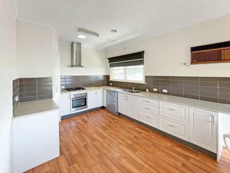 16 Ophir Street, Sebastopol - Photo 2