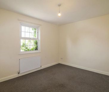 3 bedroom detached house to rent - Photo 2