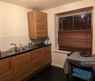 3 bedroom semi-detached house to rent - Photo 6