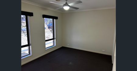 Large family / Executive Home Wodonga - Photo 2