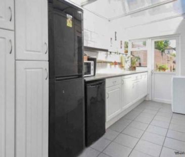 3 bedroom property to rent in Romford - Photo 3