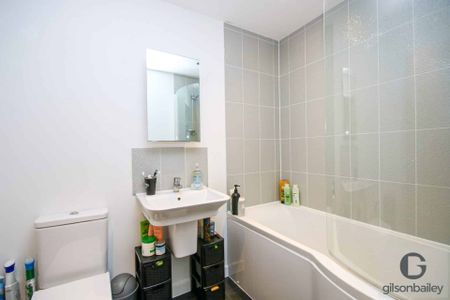 Gavin Bank, Geoffrey Watling Way, Norwich - Photo 3