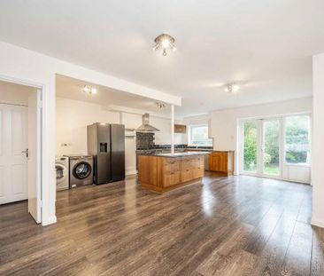 4 bedroom semi-detached house to rent - Photo 6