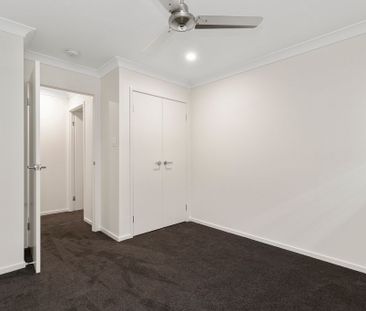 Modern 3-Bedroom Townhouse in Central Coomera - Photo 4