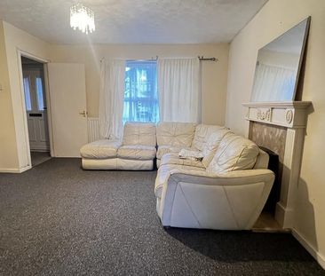 4 bedroom semi-detached house to rent - Photo 5