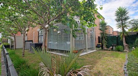 THREE BEDROOM FAMILY HOME - Photo 3