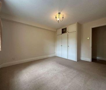 Ivy Drive, Lightwater, GU18 - Photo 2