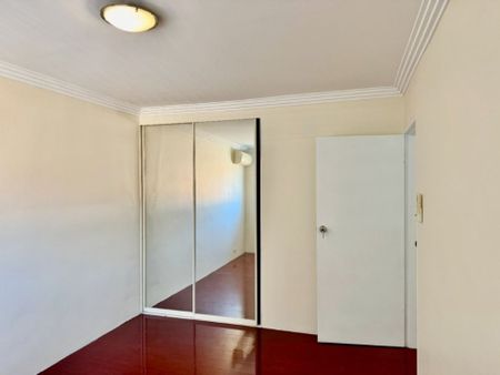 Freshly Painted & Full Brick Town House - Photo 4