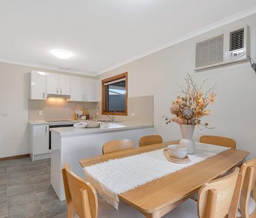 Stylish Family Home in Sought-After Fairview Park – Available 18 Feb! - Photo 4