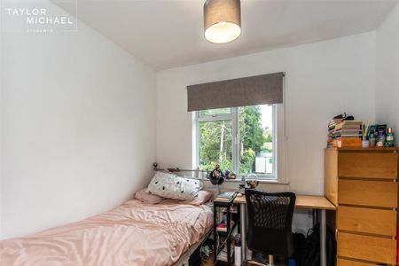 6 bedroom semi-detached house to rent - Photo 5