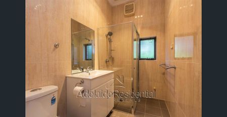 Refurbished three bedroom home - Photo 5