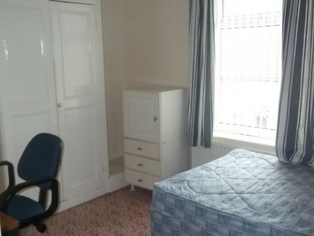 3 Bed - Fieldhead Street, Bradford, Bd7 - Photo 2