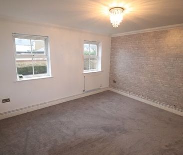 The Courtyard - Brentwood, Property for rent - Photo 1