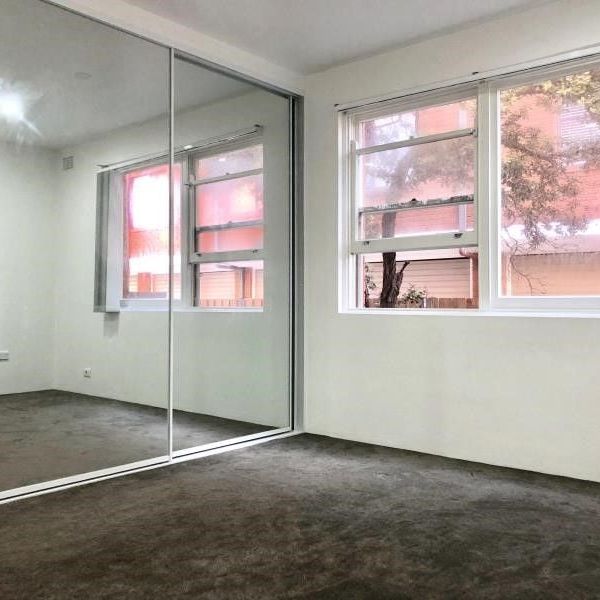 Seaside Living – Modern 3-Bedroom Apartment with Lock-Up Garage - Photo 1