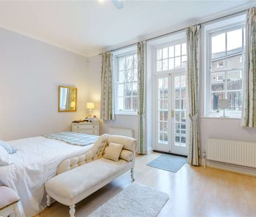 A well-presented apartment with allocated parking. - Photo 2