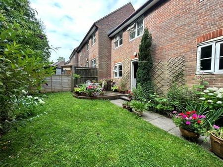 Tollgate hill 1 bedroom maisonette to rent - Photo 5