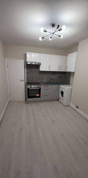 2 Bed Flat, Lordship Lane, SE22 - Photo 1