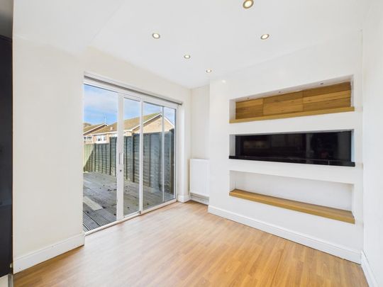 3 bedroom semi-detached house to rent - Photo 1