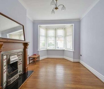 Ravensbury Road, Southfields, SW18 - Photo 2