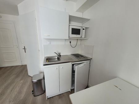 Location Appartement 1 pièce 16m² LYON 3ème - Photo 2